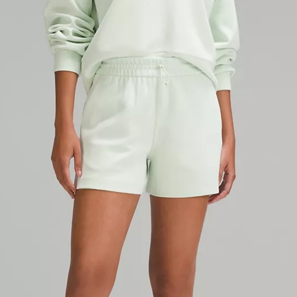Lululemon Softstreme High-Rise Shorts in Kohlrabi Green, size Women 12